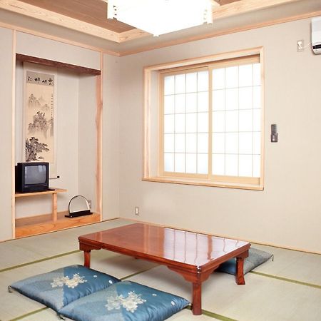 Land Haus Azegami Bed & Breakfast Nozawaonsen Bagian luar foto