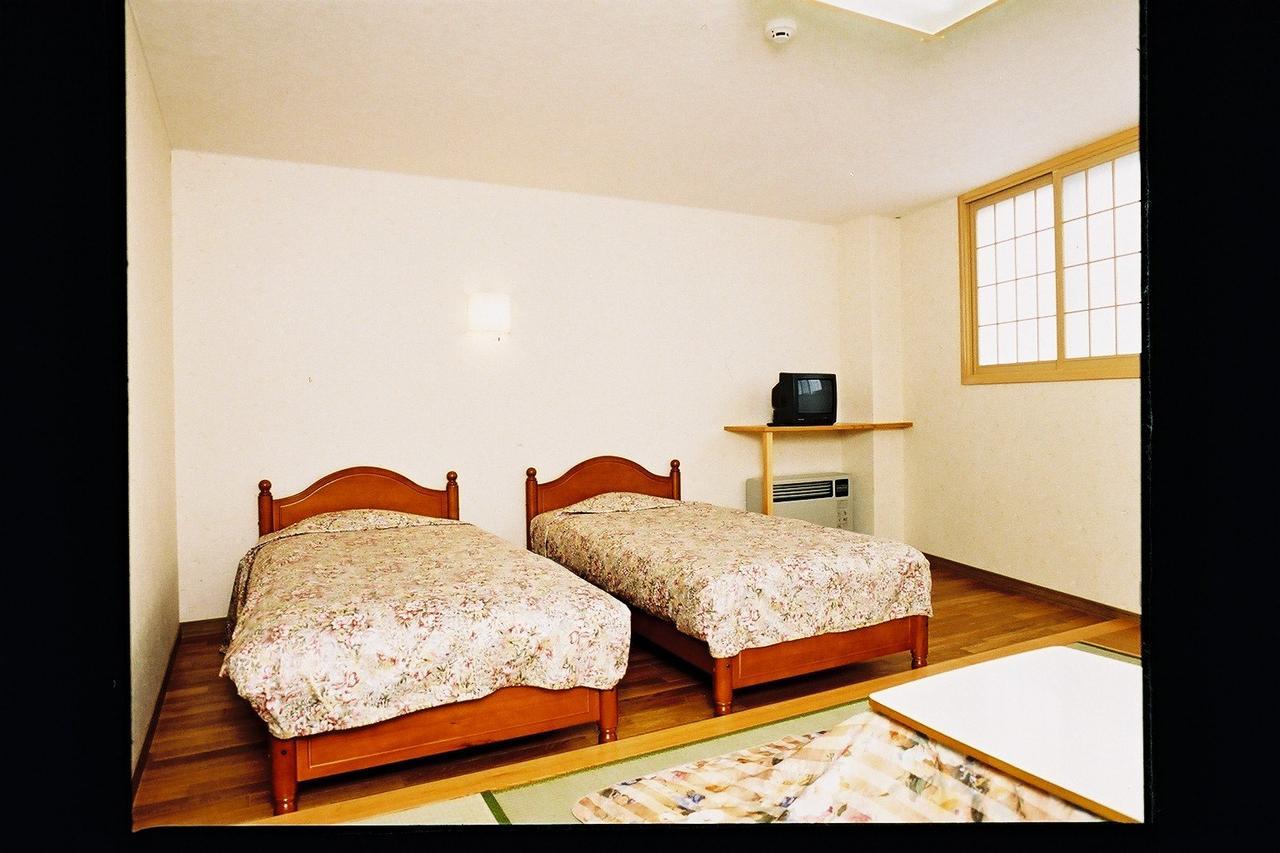 Land Haus Azegami Bed & Breakfast Nozawaonsen Bagian luar foto