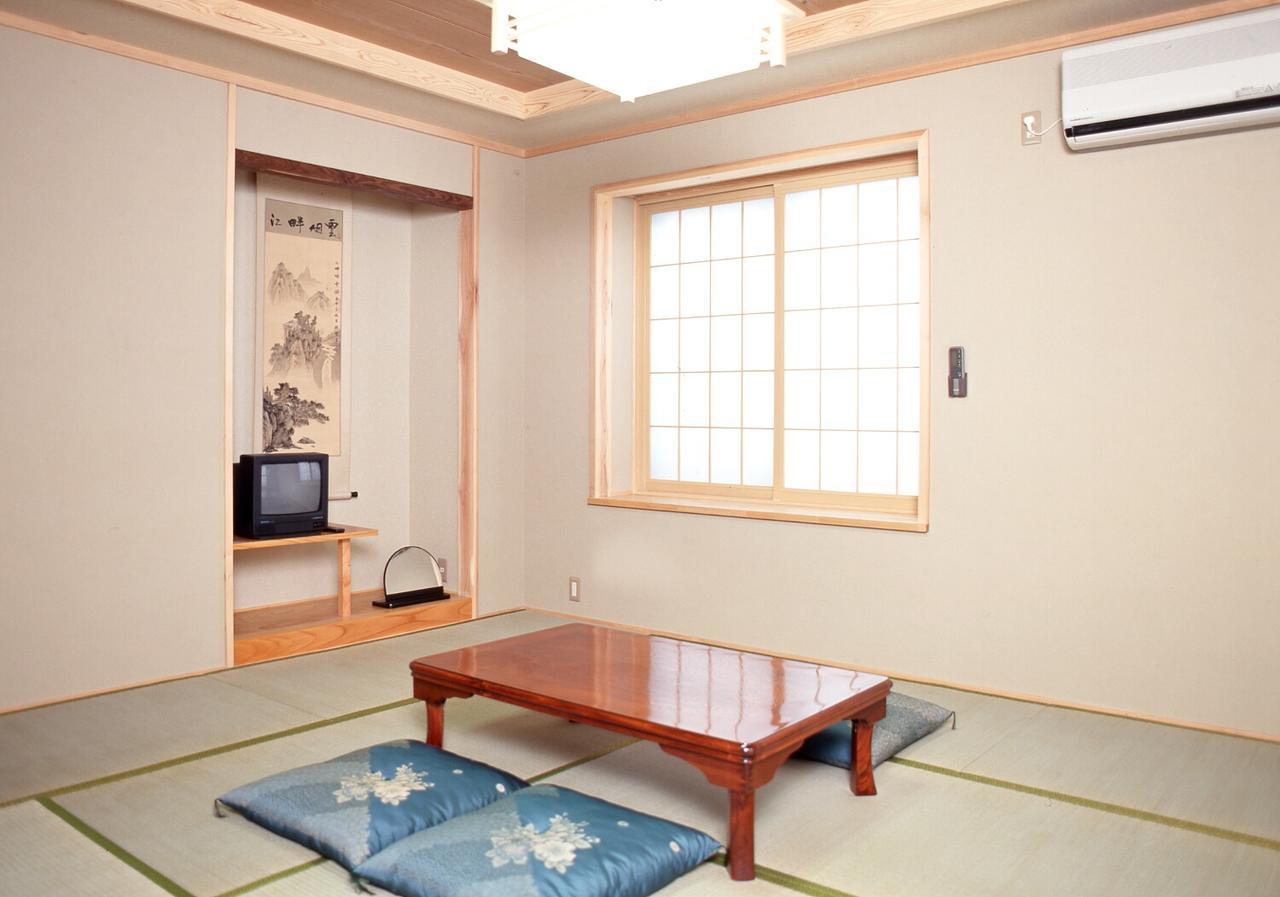 Land Haus Azegami Bed & Breakfast Nozawaonsen Bagian luar foto
