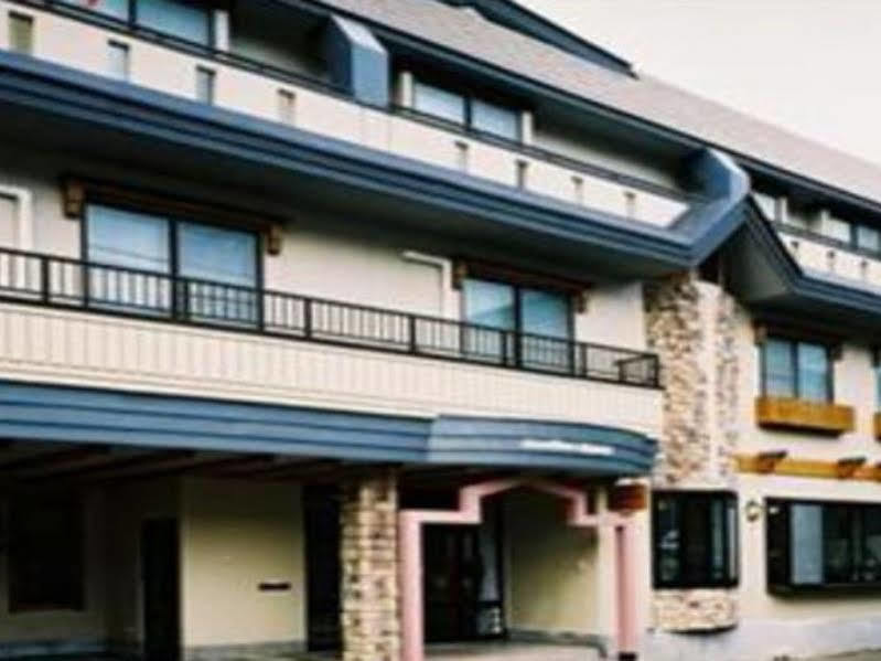 Land Haus Azegami Bed & Breakfast Nozawaonsen Bagian luar foto