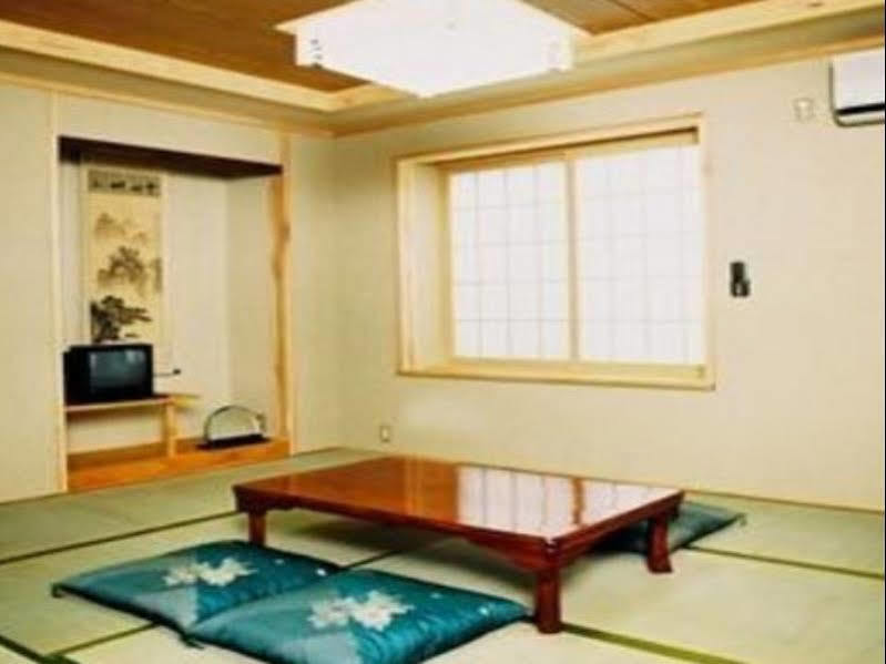 Land Haus Azegami Bed & Breakfast Nozawaonsen Bagian luar foto